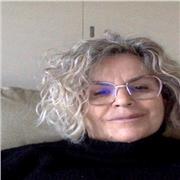 Insegnante neopensionata di scuola superiore, impartisce lezioni con metodologia adatta anche a studenti DSA. Facilitazioni nella comprensione e analisi dei testi. Sviluppo dell’autonomia nello studio. Prezzi modici . Solo online